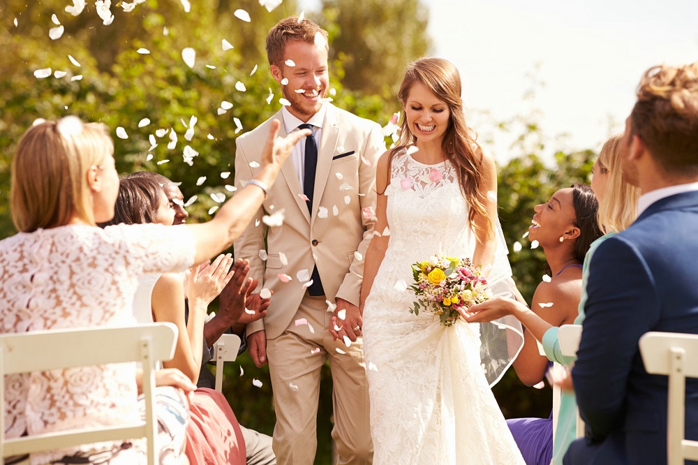 De 5 fouten om niet te plegen wanneer u wordt uitgenodigd op een bruiloft