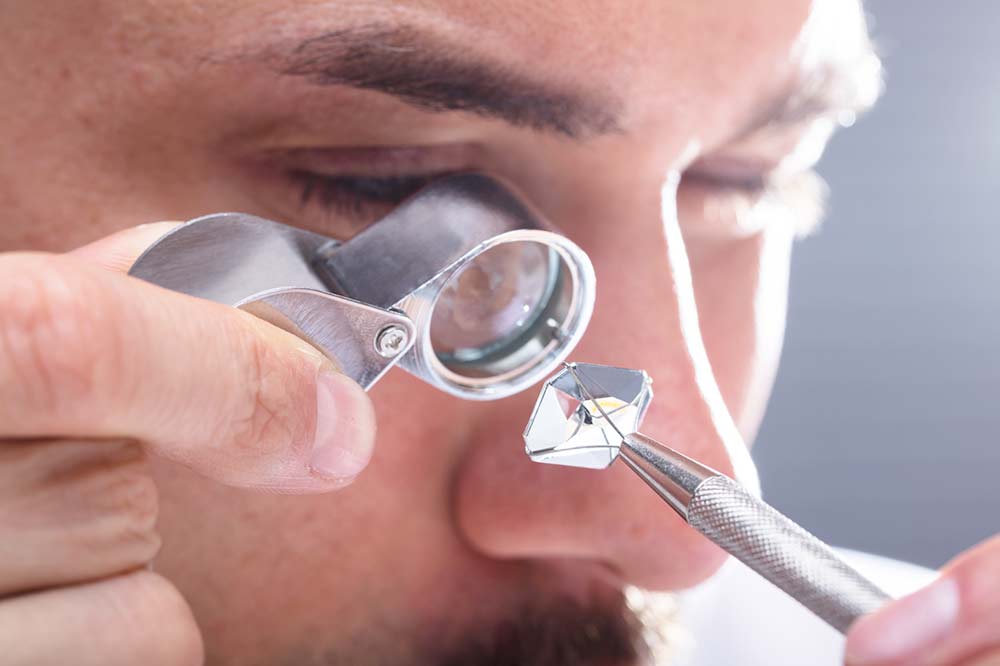 Hoe de diamant van de verlovingsring te kiezen? Hoe de diamant van de verlovingsring te kiezen?
