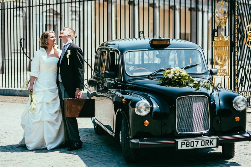 A LONDON TAXI RENTING