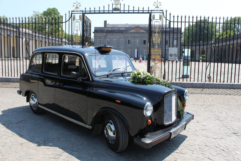A LONDON TAXI RENTING